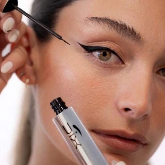 SexyBlack Eyeliner Delineador Líquido color Negro